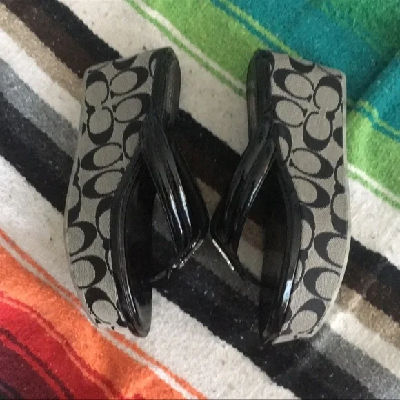 Beautiful Coach wedge sandals - Picture 3 of 9